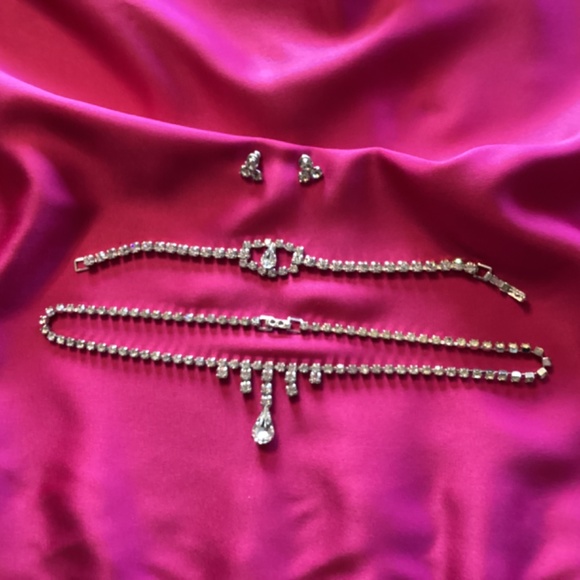 1960’s Rhinestone Necklace, Bracelet and Earrings set - Picture 2 of 5